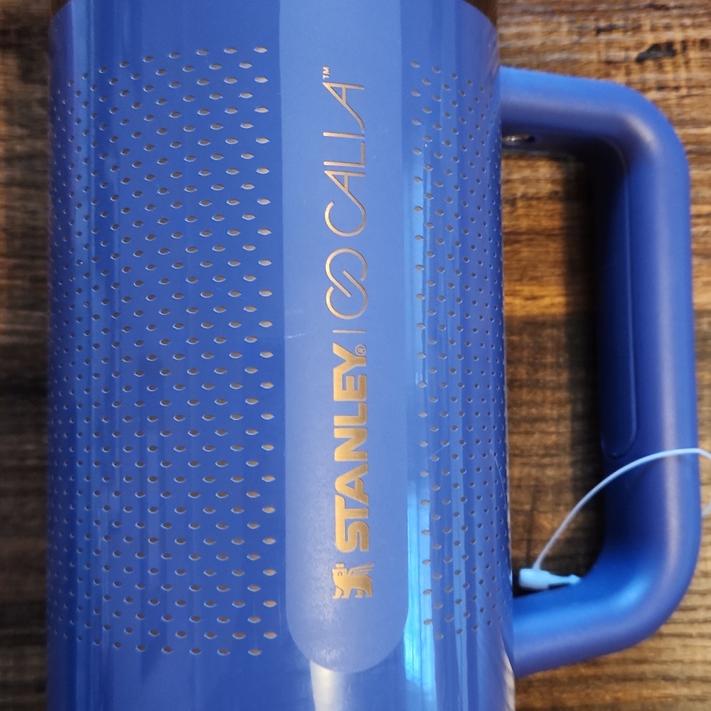 Stanley X CALIA Quencher H2.O Tumblee. Periwinkle. 30 Oz. - Picture 3 of 3